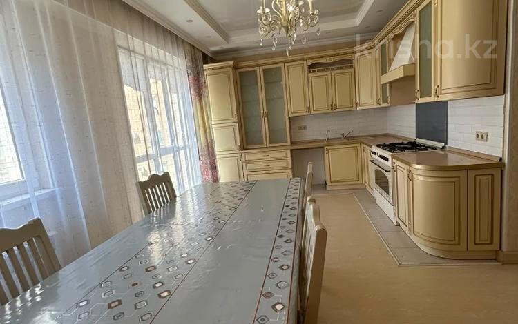 3-комнатная квартира · 122.2 м² · 5/10 этаж, 16-й мкр 63/2 за 37.5 млн ₸ в Актау — фото 2