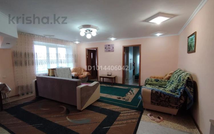 4-комнатная квартира · 64 м² · 3/5 этаж, Пришахтинск, 21й микрорайон 16 за 15 млн ₸ в Караганде, Алихана Бокейханова р-н — фото 2