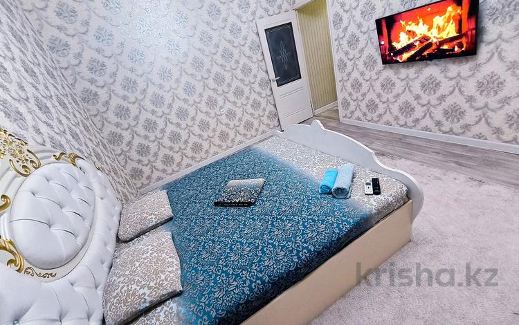 1-комнатная квартира · 50 м² · 1/7 этаж, 16-й мкр , 16 мкрн 61 — ТРК АКТАУ, АКВАПАРК ЛАГУНА, ЦЕНТР ГОРОДА, ХАЛЫК АРЕНА за 7 000 〒 в Актау — фото 2