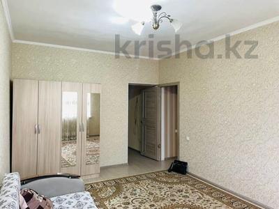 1-комнатная квартира, 44 м², 7/9 этаж, мкр Аксай-5 12 за 24 млн 〒 в Алматы, Ауэзовский р-н