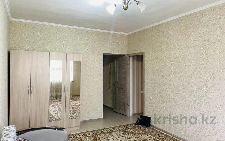 1-комнатная квартира, 44 м², 7/9 этаж, мкр Аксай-5 12 за 24 млн 〒 в Алматы, Ауэзовский р-н — фото 2
