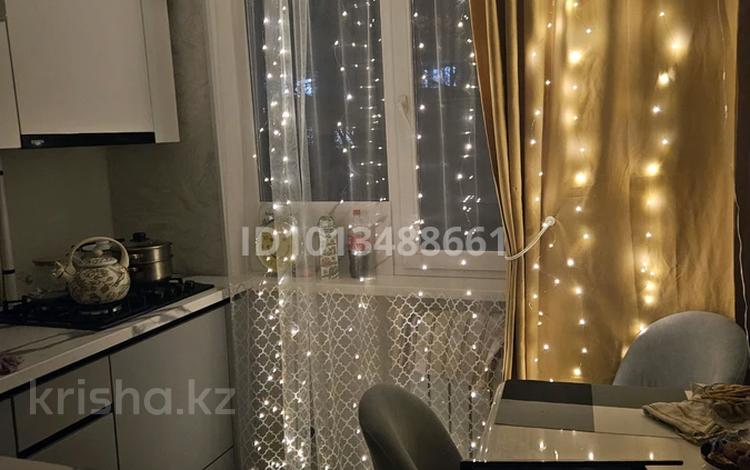 2-бөлмелі пәтер · 48 м² · 2/5 қабат, мкр 5, есет батыра, бағасы: 13.5 млн ₸ в Актобе — фото 2