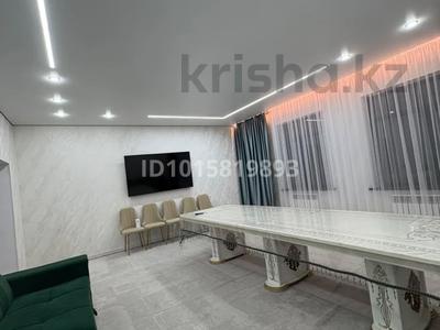 Отдельный дом · 4 комнаты · 160 м² · 2.5 сот., 3 автомобильный 1 за 43 млн ₸ в Таразе