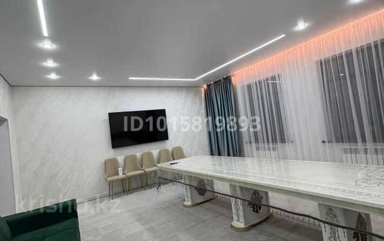 Отдельный дом · 4 комнаты · 160 м² · 2.5 сот., 3 автомобильный 1 за 43 млн ₸ в Таразе — фото 2