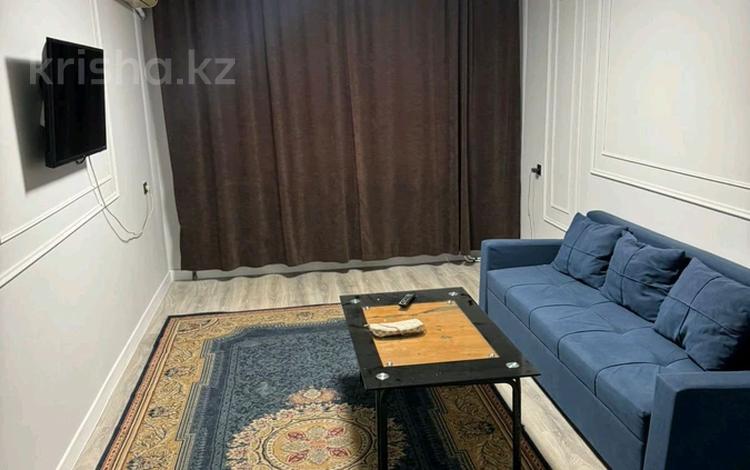 1-бөлмелі пәтер, 46 м², 1/4 қабат сағатына, Абылайхан 28, бағасы: 1 300 〒 в Алматы, Алмалинский р-н — фото 2