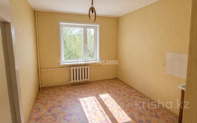 2-комнатная квартира · 54 м² · 5/5 этаж, мкр Юго-Восток, мкр Гульдер 1 5 за 21 млн ₸ в Караганде, Казыбек би р-н — фото 2