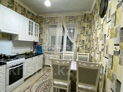 3-комнатная квартира, 66 м², 4/5 этаж помесячно, Желтоқсан 5/30 — Маленький Магнум за 250 000 〒 в 