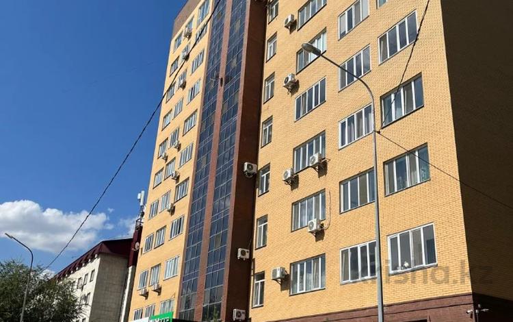 3-комнатная квартира, 86 м², 8/11 этаж, мкр Новый Город, Новый Город, АЛИХАНОВА д.37/4 — Лободы 37/4 за 49 млн 〒 в Караганде, Казыбек би р-н — фото 2