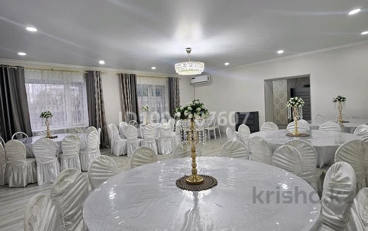 Дом · 7 комнат · 350 м², Комарова 8 — Комарова-Джамбула за 150 000 〒 в Костанае — фото 21