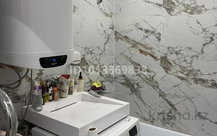 3-комнатная квартира · 60 м² · 1/5 этаж, мкр Новый Город 1 — Абдирова за 30 млн ₸ в Караганде, Казыбек би р-н — фото 2