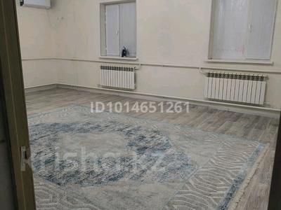 Жеке үй · 4 бөлме · 150 м² · 10 жүзд., Самал 7 46/1 — Возле школы и детские садик магазин и остановка рядом, бағасы: 20 млн ₸ в Актау