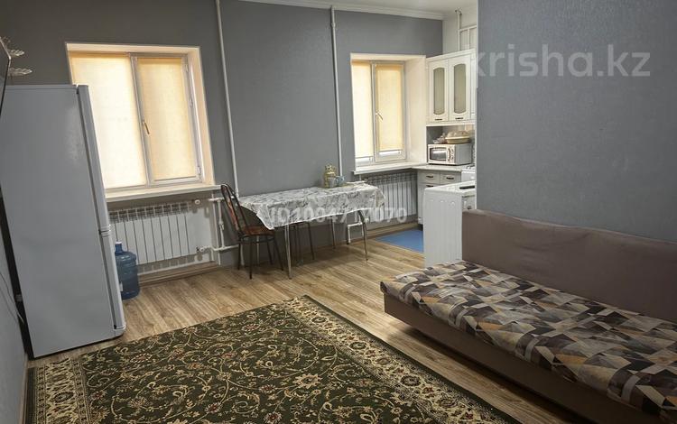 2-комнатная квартира · 45 м² · 1/5 этаж, Баймуханова 41 за 130 000 〒 в Атырау, мкр Привокзальный-1 — фото 2