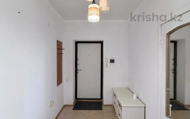 2-бөлмелі пәтер · 65 м² · 2/5 қабат, Алтын орда ш/а., бағасы: 22.5 млн ₸ в Актобе, мкр. Алтын орда — фото 2