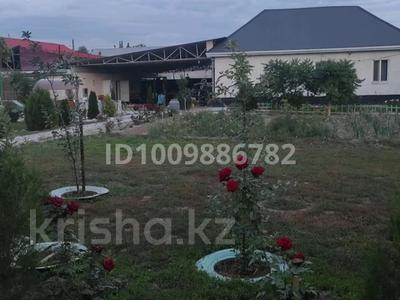 Отдельный дом · 5 комнат · 180 м² · 16 сот., Тамабая 10 — В центре поселка Береке, вдоль трассы, напротив поликлиники за 35 млн ₸