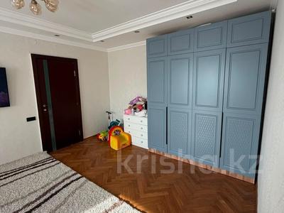 4-комнатная квартира · 165 м² · 15/36 этаж, Кабанбай батыра 11 за 80 млн ₸ в Астане, Есильский р-н