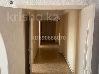 2-комнатная квартира, 76 м², 4/9 этаж, Есенберлина 6/2 за 23 млн 〒 в Усть-Каменогорске
