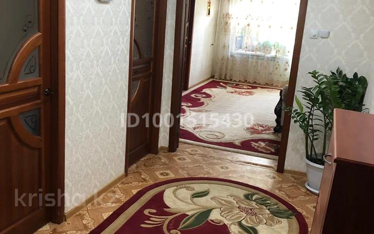 4-комнатная квартира · 61 м² · 3/5 этаж, мкр Омега, Шалкыма за 200 000 〒 в Уральске — фото 2