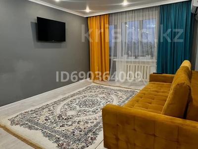 1-комнатная квартира · 51 м² · 5/9 этаж, Абая 108 — Универмаг за 15 000 ₸ в Уральске