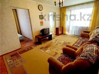 3-комнатная квартира · 50 м² · 1/5 этаж, Майкудук, 19й микрорайон за 11.9 млн ₸ в Караганде, Алихана Бокейханова р-н