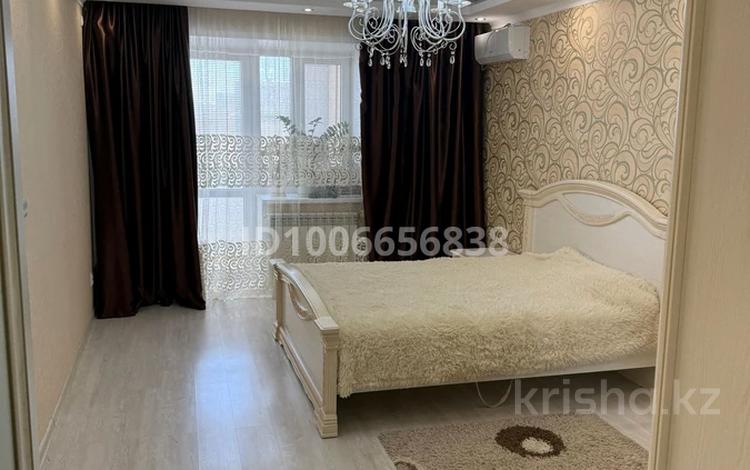 2-комнатная квартира · 90 м² · 5/5 этаж, мкр Северо-Восток, Мкр Северо-Восток 2 42 — По Абулхаир хана за 33 млн ₸ в Уральске — фото 2