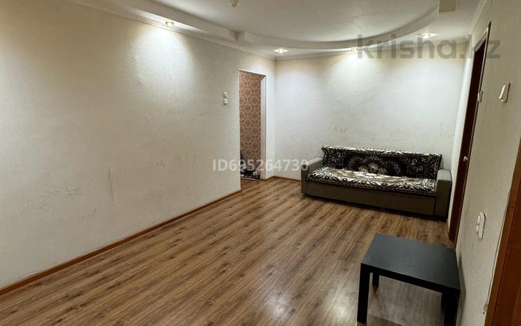4-бөлмелі пәтер · 64 м² · 1/5 қабат, мкр Строитель, Мирзояна 2/1, бағасы: 20 млн ₸ в Уральске — фото 2
