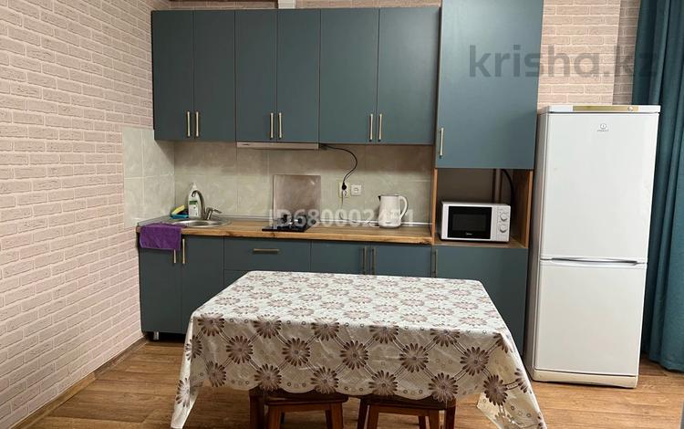 1-бөлмелі пәтер · 50 м² · 2/9 қабат, мкр Мамыр-3 — Шаляпина, бағасы: 250 000 ₸ в Алматы, Ауэзовский р-н — фото 2