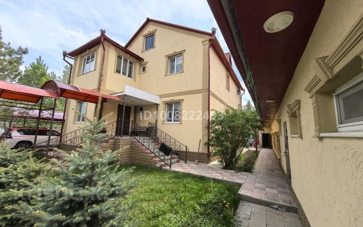 Отдельный дом · 5 комнат · 300 м² · 12 сот., 3 Мкр 2/1 за 79.5 млн 〒 в Аксае — фото 2