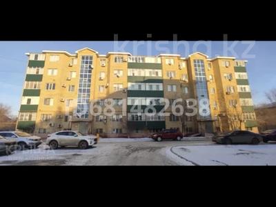 Пәтерлер в Атырауской обл.: 2-бөлмелі пәтер · 65 м² · 2/5 қабат, Шарипова 30а — Сзади торгового дома Шалкыма, бағасы: 220 000 〒 2-бөлмелі пәтер · 65 м² · 2/5 қабат, Шарипова 30а — Сзади торгового дома Шалкыма, бағасы: 220 000 〒 в Атырау