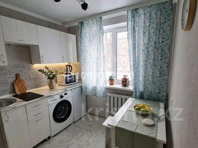 1-комнатная квартира · 32 м² · 3/5 этаж, Пришахтинск, Пришахтинск, 22й микрорайон — Супермаркет Корзина за 10 000 ₸ в Караганде, Алихана Бокейханова р-н