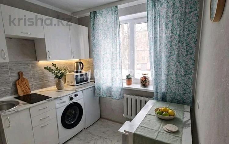 1-комнатная квартира · 32 м² · 3/5 этаж, Пришахтинск, Пришахтинск, 22й микрорайон — Супермаркет Корзина за 10 000 ₸ в Караганде, Алихана Бокейханова р-н — фото 32