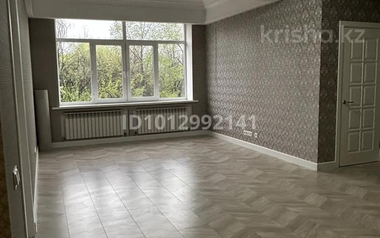 5-комнатная квартира · 200 м² · 2/4 этаж, Омарова 25/1 за 160 млн ₸ в Алматы, Медеуский р-н — фото 2