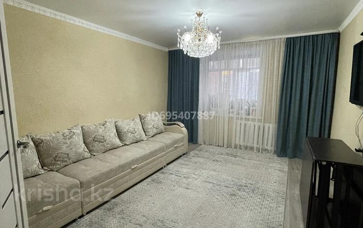 3-комнатная квартира · 62.7 м² · 7/9 этаж, мкр Юго-Восток, Гапеева 1 за 32 млн ₸ в Караганде, Казыбек би р-н — фото 2