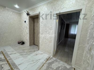 2-комнатная квартира · 80 м² · 1/5 этаж, Желтоксан 1/6 — Рынок Караван за 35 млн 〒 в Уральске