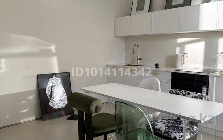 2-комнатная квартира · 70 м² · 7 этаж, Шамши Калдаяков 8 за 500 000 ₸ в Астане, Сарайшык р-н — фото 2