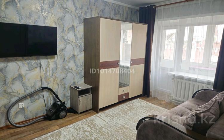 1-комнатная квартира · 38 м² · 2/2 этаж, Ильяшева 36Б — Площадь Абая за 15 000 ₸ в Семее — фото 2