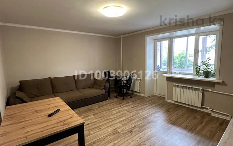 2-бөлмелі пәтер · 53.7 м² · 2/5 қабат, Челюскинцев 49 — 343 квартал, бағасы: 24 млн ₸ в Семее — фото 2