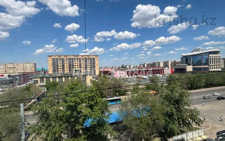 3-комнатная квартира · 63 м² · 6/9 этаж, мкр 8, Пр.Алии Молдагуловой — Пр Алии Молдагуловой за 28.9 млн 〒 в Актобе — фото 2