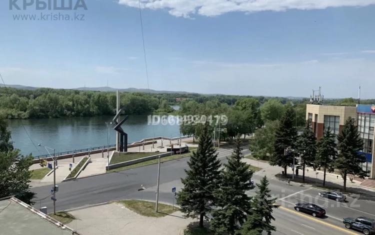 3-комнатная квартира · 85 м² · 6/10 этаж, Славского 22 — Ауэзова - Славского за 650 000 ₸ в Усть-Каменогорске — фото 2