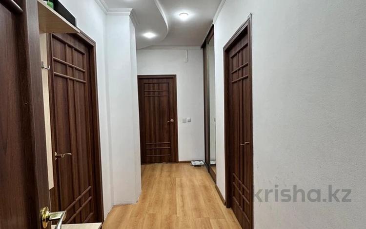 4-бөлмелі пәтер · 70 м² · 5/6 қабат, Исенова 87, бағасы: 28 млн ₸ в Атырау — фото 2