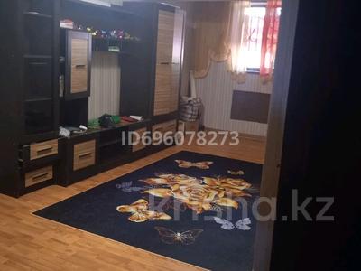 2-комнатная квартира · 60 м² · 1/5 этаж, 15-й микрорайон, 15-й микрорайон 7 — Возле фосфор больн ,возле аины,возле коктем базар север за 22 млн 〒 в Шымкенте, Енбекшинский р-н