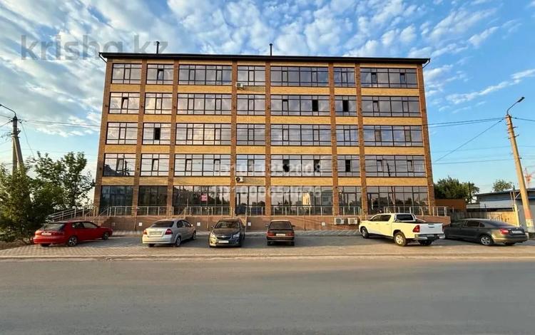 2-бөлмелі пәтер · 80 м² · 2/5 қабат, Оренбургская 71, бағасы: 37.5 млн ₸ в Уральске — фото 3