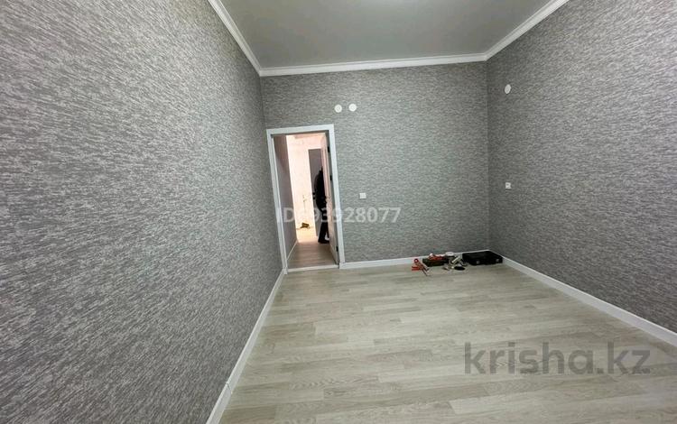 3-комнатная квартира, 104 м², 2/5 этаж помесячно, 15 мкр. 169 за 250 000 〒 в Туркестане — фото 2