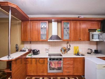 Отдельный дом · 8 комнат · 360 м² · 10 сот., Жумабаева 34/2 за 160 млн ₸ в Астане, Алматы р-н