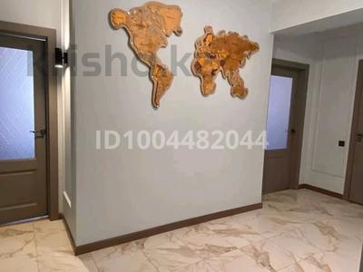 3-комнатная квартира · 79 м² · 14/17 этаж, Варламова за 520 000 ₸ в Алматы, Алмалинский р-н