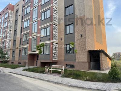3-бөлмелі пәтер · 82 м² · 4/5 қабат, мкр Акжайык 252/8 — Асар балала аурахансына қарсы, бағасы: 28 млн ₸ в Шымкенте, Абайский р-н
