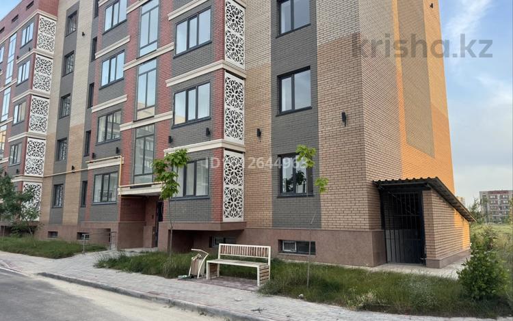 3-бөлмелі пәтер · 82 м² · 4/5 қабат, мкр Акжайык 252/8 — Асар балала аурахансына қарсы, бағасы: 28 млн ₸ в Шымкенте, Абайский р-н — фото 2