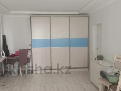 2-бөлмелі пәтер · 92 м² · 9/16 қабат, Шұғыла ш/а., Жуалы 1, бағасы: 40 млн ₸ в Алматы, Наурызбайский р-н