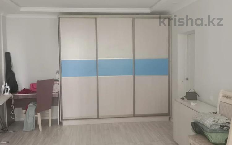 2-бөлмелі пәтер · 92 м² · 9/16 қабат, Шұғыла ш/а., Жуалы 1, бағасы: 40 млн ₸ в Алматы, Наурызбайский р-н — фото 2