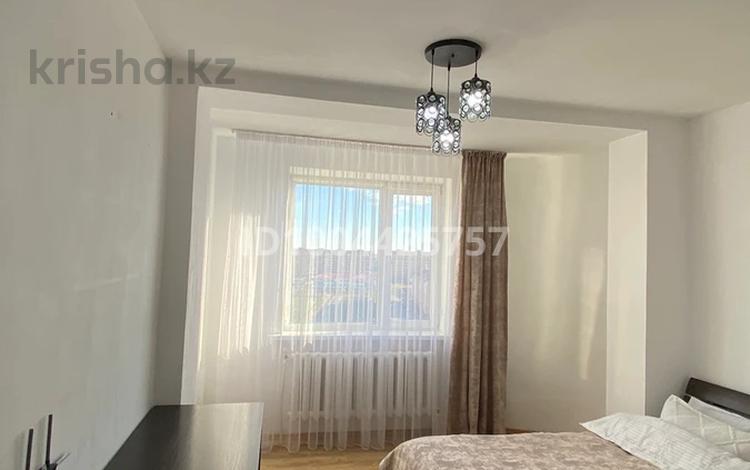 3-комнатная квартира · 82 м² · 9/9 этаж, 10мкр — Суши инь-янь за 30 000 〒 в Аксае — фото 13