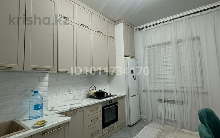2-бөлмелі пәтер · 80 м² · 5/5 қабат, 34-й мкр — Возле дом Достык, Мангистау арена, остановка школа ниш, рядом садик и школа, бағасы: 26 млн ₸ в Актау — фото 2
